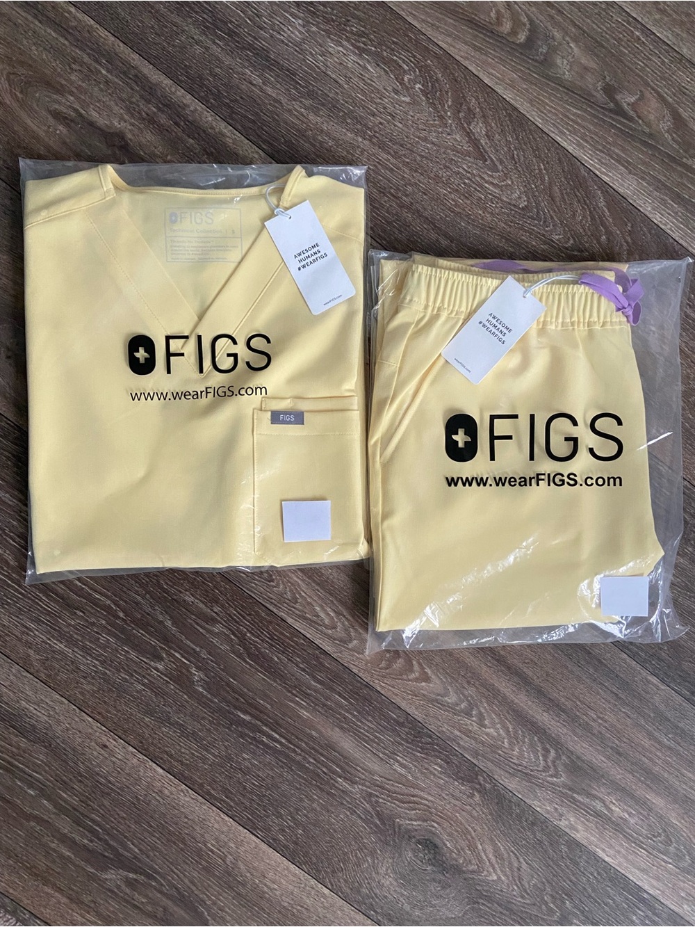 Figs Men’s Butter Yellow Leon Three-Pocket Scrub Top, Tansen Jogger Scrub Pants